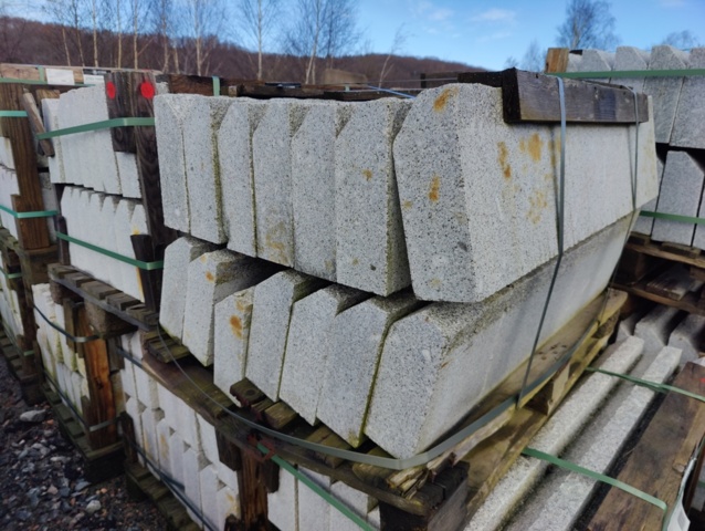 1573186-8 Granite curb stone RFF4 Straight Porto Gray 1100x100x300 mm approx. 77 m