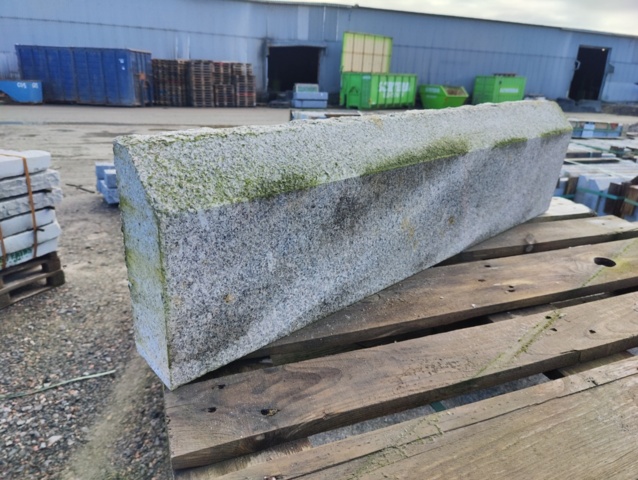 1573186-10 Granite curb stone RFF4 Straight Porto Gray 1100x100x300 mm approx. 77 m