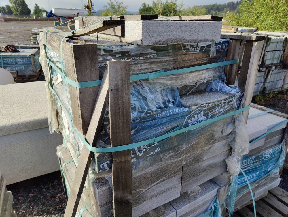 1091322-2 Granite slabs Bohus grey, falling 600-1200x400x80 mm