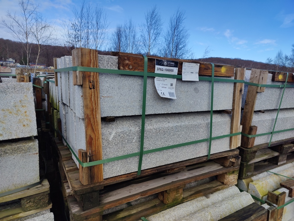 1573191-2 Granitkantsten RFF4 Rak Porto Grå 1100x100x300 mm ca 15,4 m
