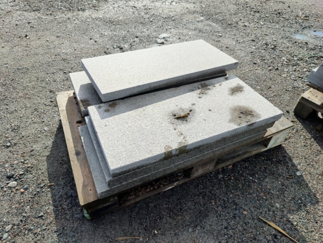 1091326-1 Granithällar Bohus grå 900x400x50 mm ca 2,44 m2