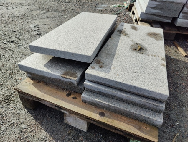 1091326-2 Granithällar Bohus grå 900x400x50 mm ca 2,44 m2