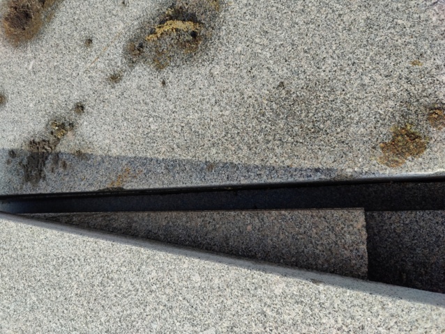 1091326-4 Granithällar Bohus grå 900x400x50 mm ca 2,44 m2