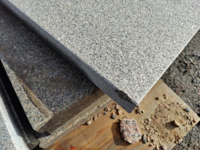 1091326-7 Granithällar Bohus grå 900x400x50 mm ca 2,44 m2