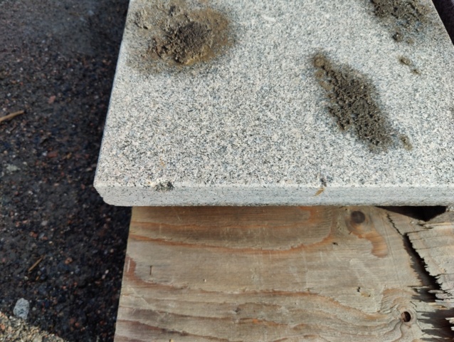 1091326-8 Granithällar Bohus grå 900x400x50 mm ca 2,44 m2