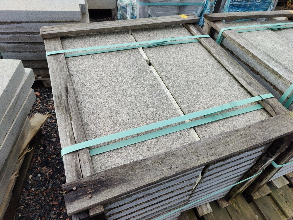 1091327-2 Granithällar 750x350x50 mm ca 6,3 m2