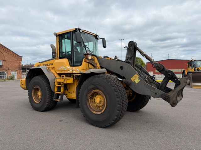 1573192-8 Volvo L120F wheel loader 2008 - New Bridgestone VSW 23.5R25
