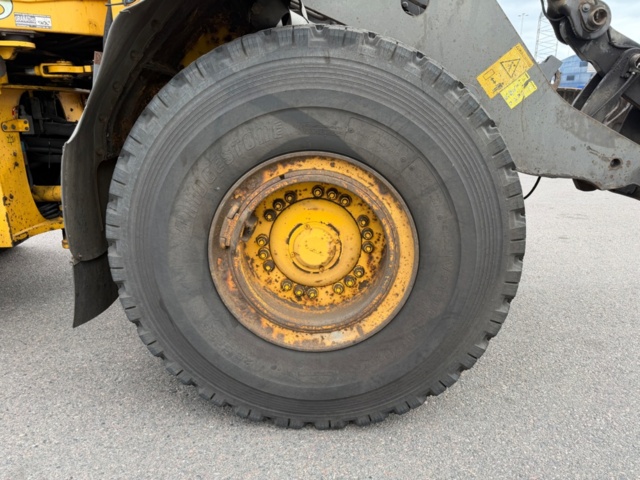 1573192-29 Volvo L120F wheel loader 2008 - New Bridgestone VSW 23.5R25