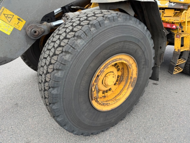 1573192-30 Volvo L120F wheel loader 2008 - New Bridgestone VSW 23.5R25