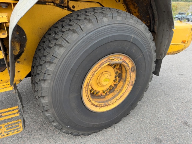 1573192-31 Volvo L120F wheel loader 2008 - New Bridgestone VSW 23.5R25