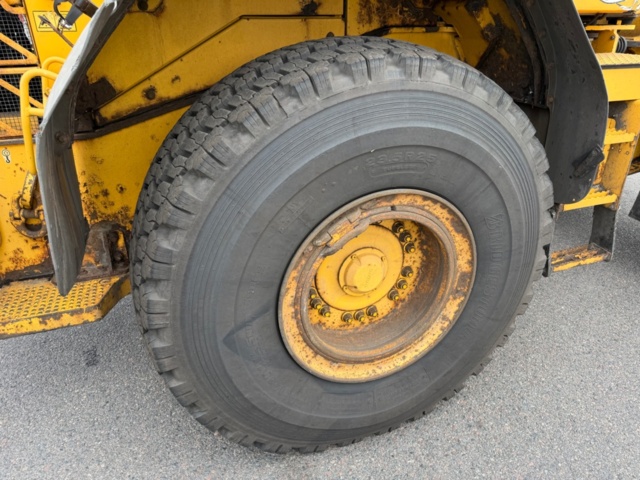 1573192-32 Volvo L120F wheel loader 2008 - New Bridgestone VSW 23.5R25