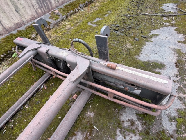 1573193-2 Hydraulisk balgrip för rundbalar – Stora BM #1