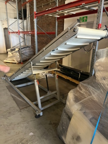 1573143-5 Packing machine with sorting system and roller conveyors - Emotions PSF3500