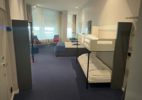 Komplett inredning från hotellrum (Rum B01)