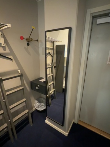1491668-3 Complete interior design from hotel room (Room B01)