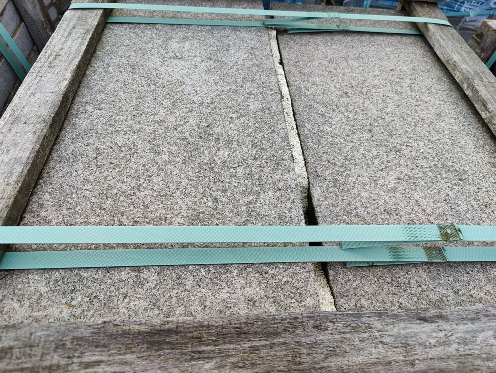 1091328-2 Granithällar 750x350x50 mm ca 6,3 m2