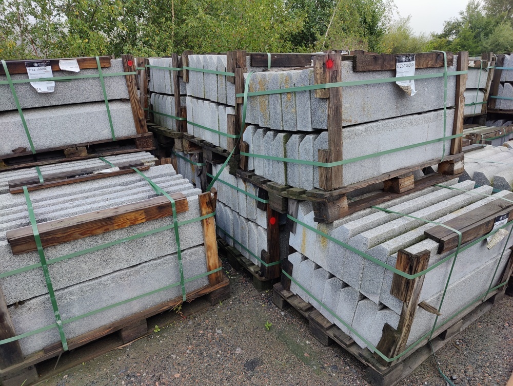 1573182-1 Granitkantsten RFF4 Rak Porto Grå 1100x100x300 mm ca 154 m