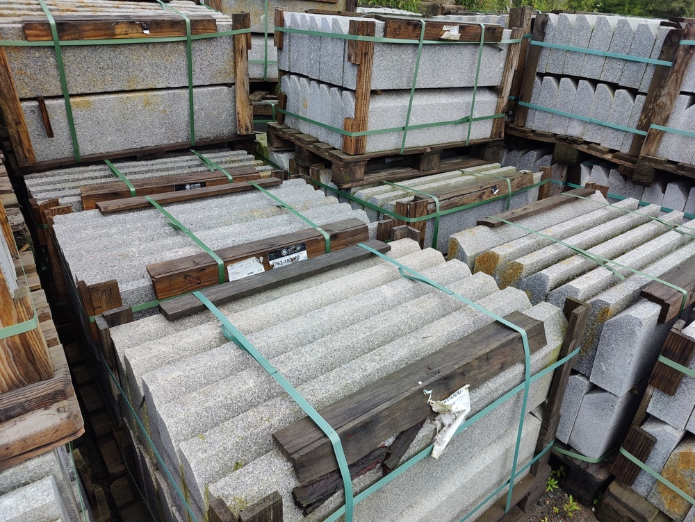 1573184-1 Granitkantsten RFF4 Rak Porto Grå 1100x100x300 mm ca 77 m