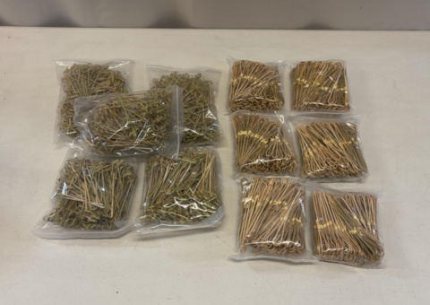 Samling med cocktailpinnar i bambu