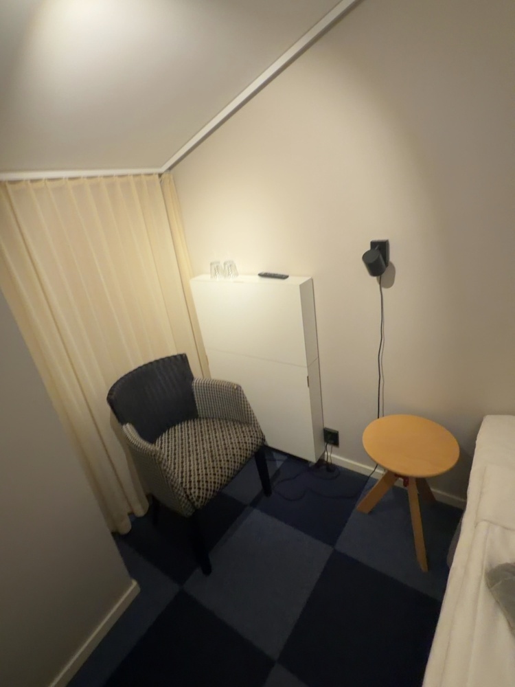 1491669-3 Complete interior design from hotel room (Room B011)