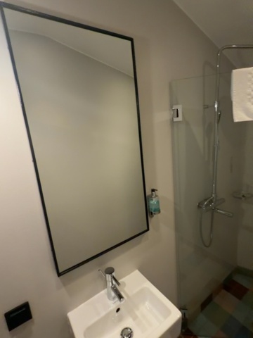 1491669-20 Complete interior design from hotel room (Room B011)