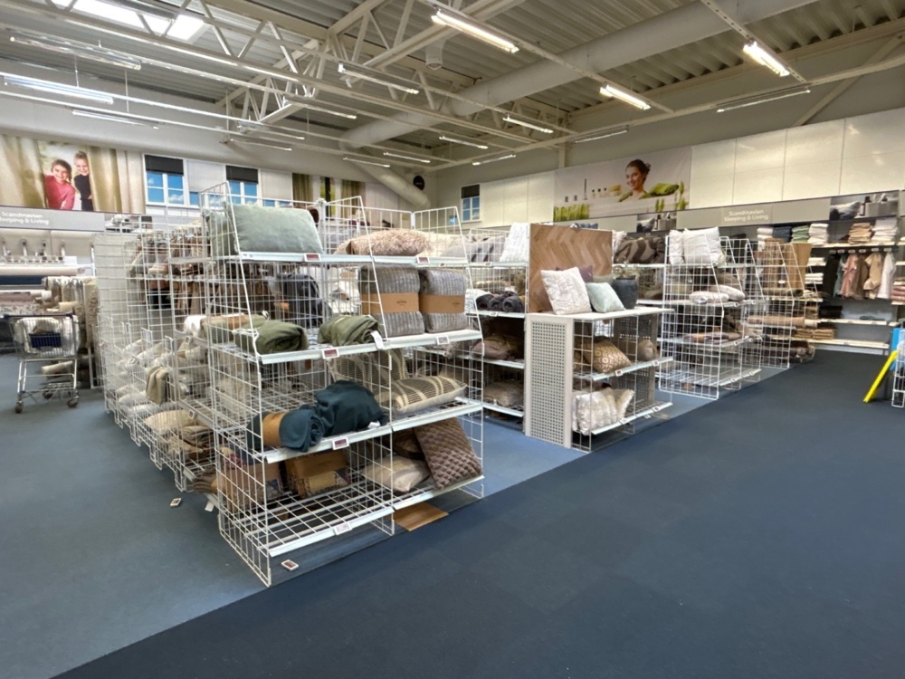 1486389-1 Shop interior design - Sectional rows with shelves