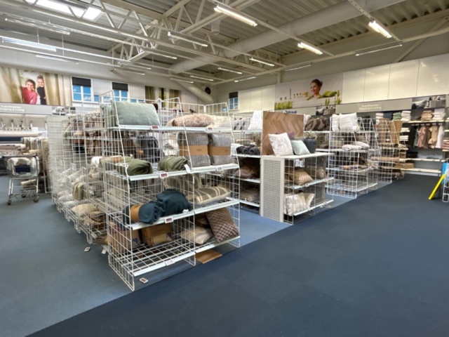 1486389-1 Butiksinredning - Sektionsrader med hyllor