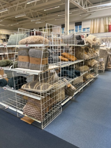 1486389-3 Butiksinredning - Sektionsrader med hyllor