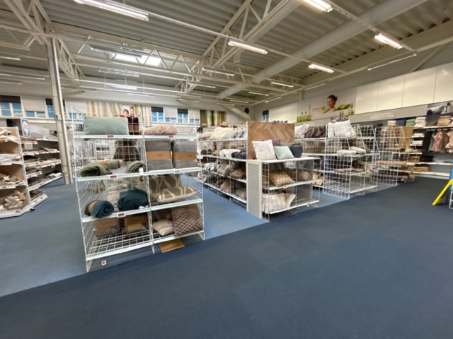 1486389-4 Butiksinredning - Sektionsrader med hyllor