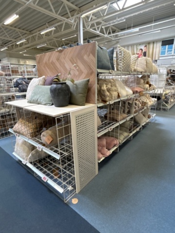 1486389-10 Butiksinredning - Sektionsrader med hyllor