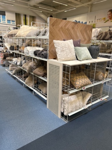 1486389-11 Butiksinredning - Sektionsrader med hyllor