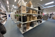 1486390 Store shelves