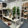 1486390-5 Store shelves