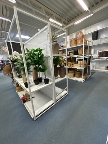1486390-6 Store shelves