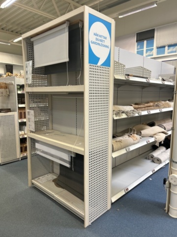 1486390-11 Store shelves