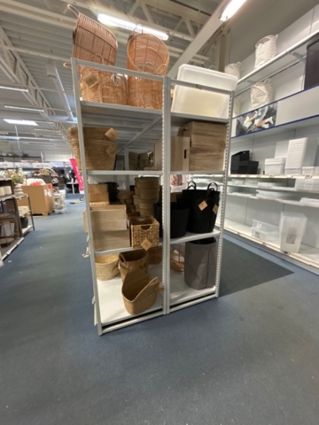 1486390-14 Store shelves