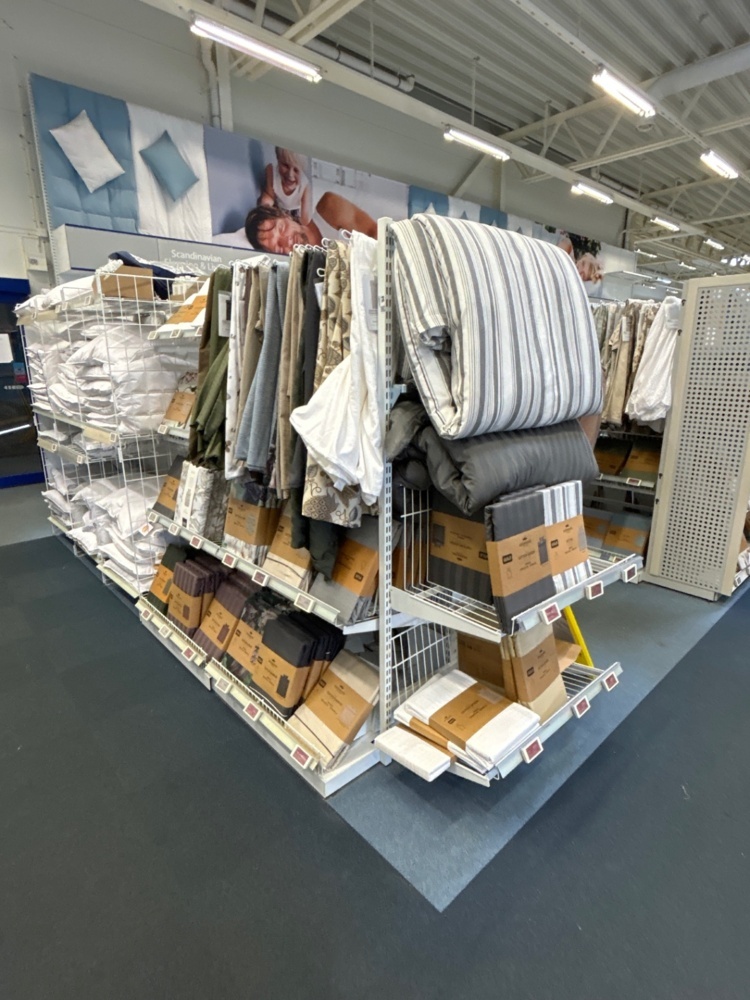 1486391-2 Shop fittings - Shelving sections