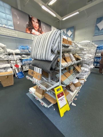 1486391-3 Shop fittings - Shelving sections