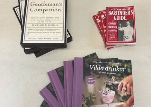 Samling med drinkböcker
