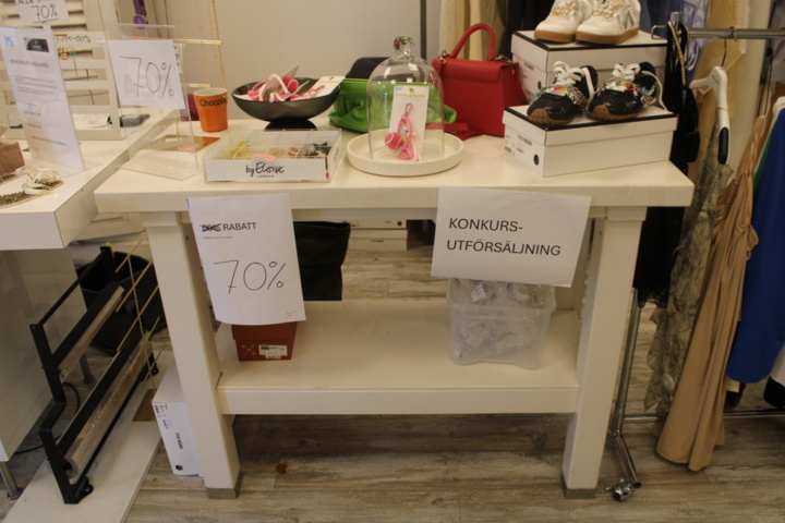 1575846-5 Display tables 4 pcs and glass shelves 5 pcs
