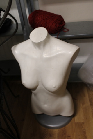 1575847-6 Cash register and mannequins