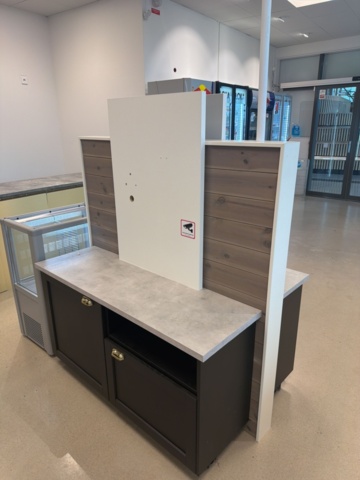 1565978-3 Two-sided checkout station