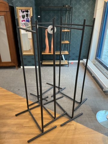 1473620-1 5 clothes racks