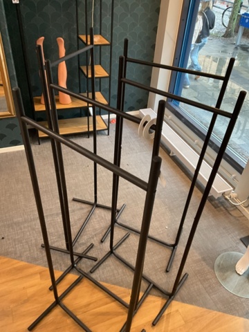 1473620-3 5 clothes racks