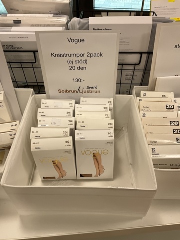 1473623-5 2st. bord med diverse strumpor, trosor och kalsonger