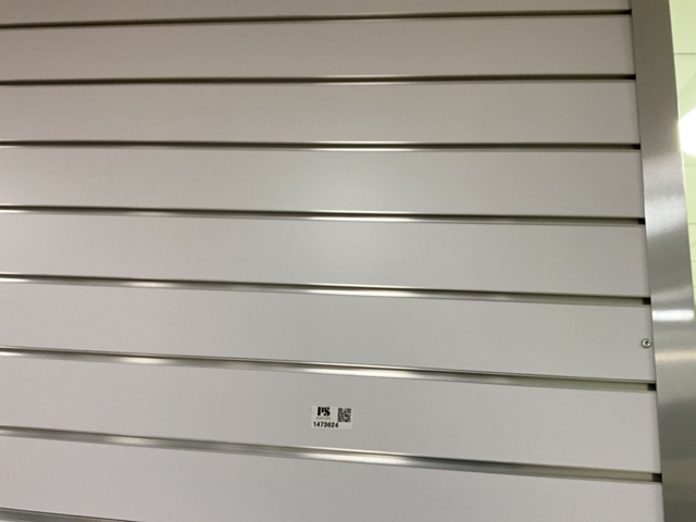 1473624-4 Diverse butikshyllor och spårpanel