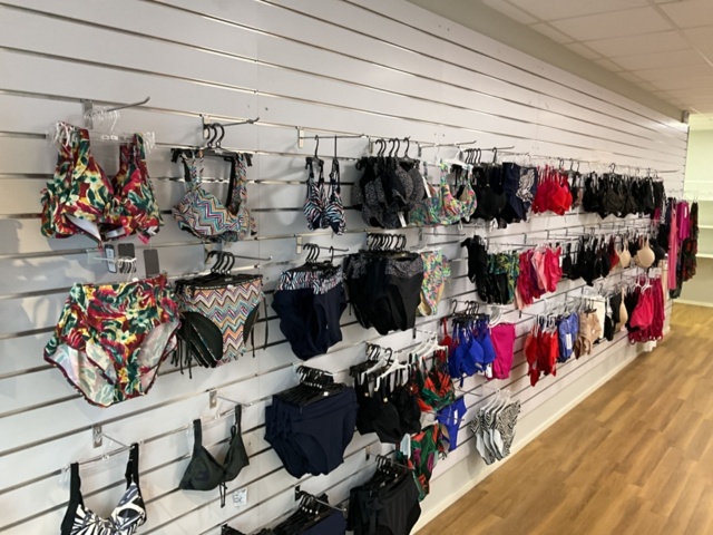 1473624-5 Diverse butikshyllor och spårpanel