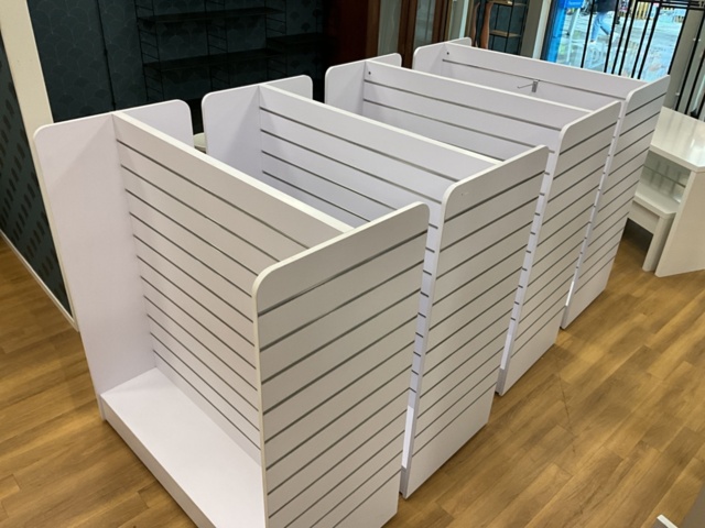 1473624-11 Diverse butikshyllor och spårpanel