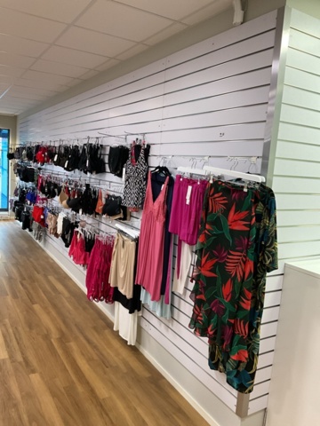1473624-17 Diverse butikshyllor och spårpanel