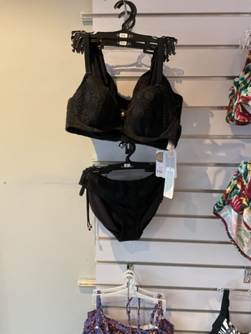 1473625-19 Lingerie and swimwear party